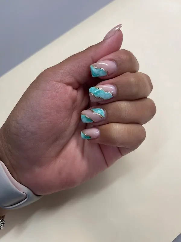 Lindsey's Nails & Spa — Nail salon in Canandaigua